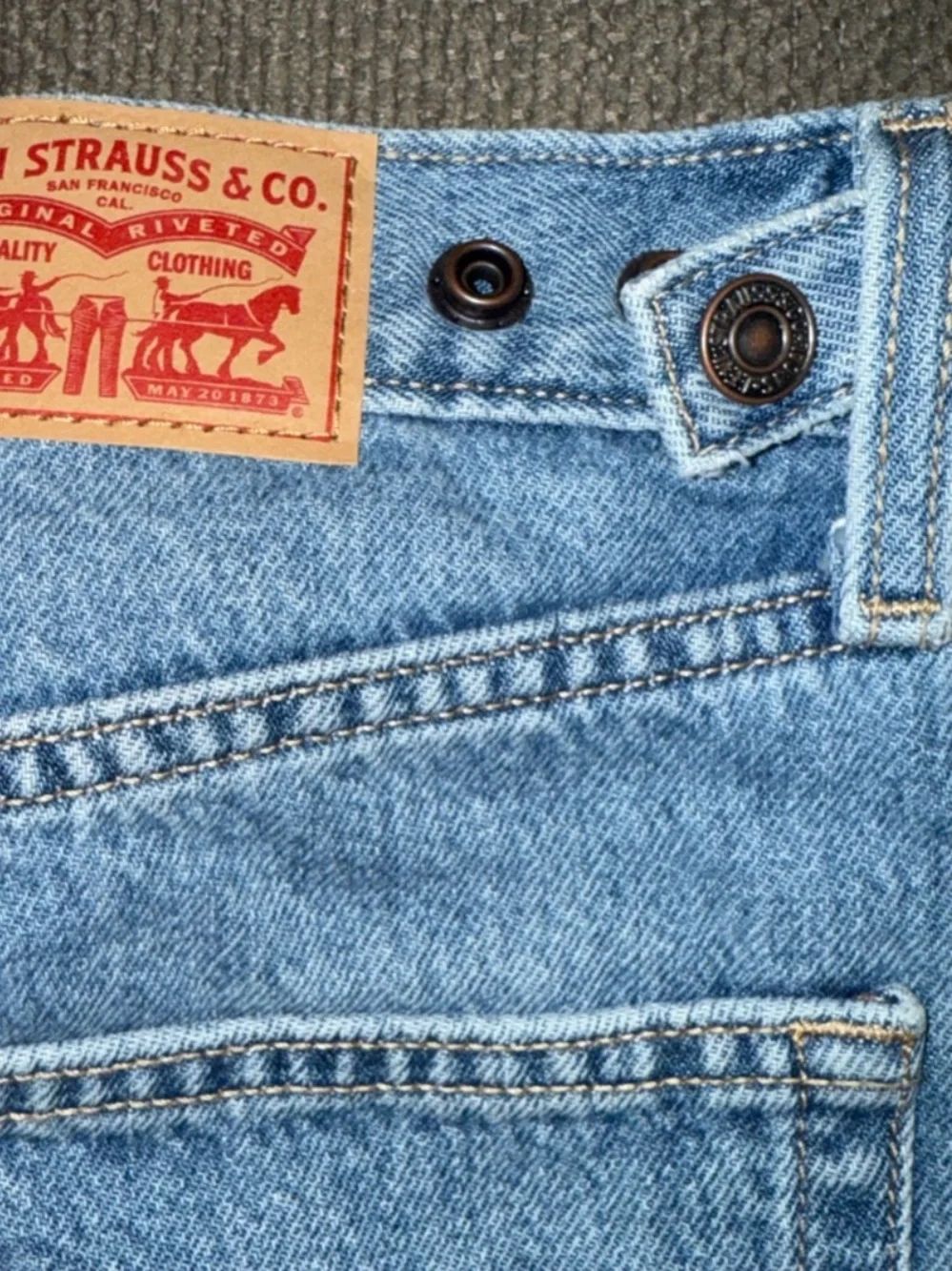 Levi's Light Blue Wide Barrel Leg Cinch Jeans 29x31 - Picture 9 of 11